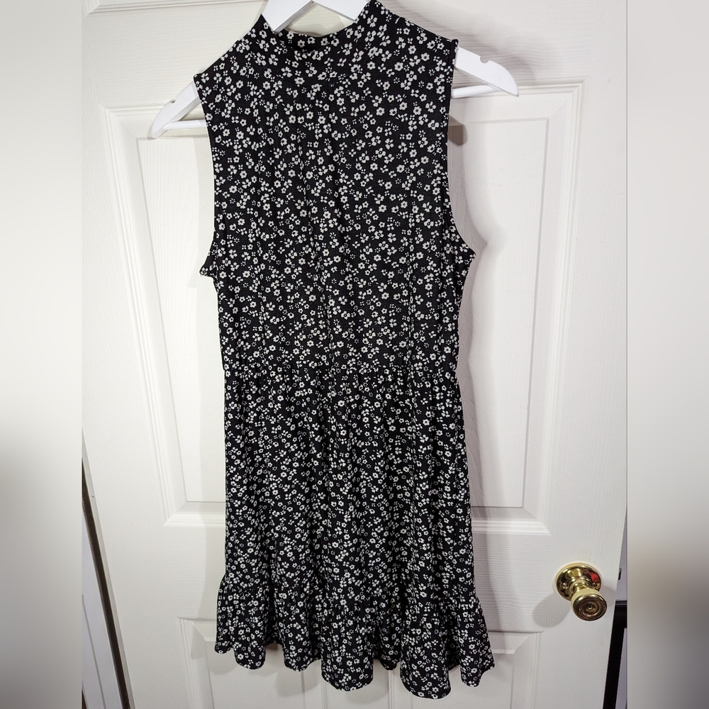 Lily Rose black & white floral sleeveless dress size small